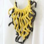 Crochet fringe necklace. Gr..