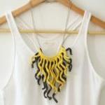Crochet fringe necklace. Gr..