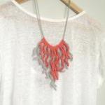 Crochet fringes necklace. S..