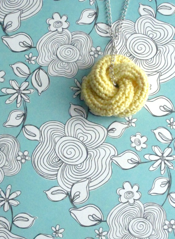Etarnally. Crochet knot pendant in pale yellow 