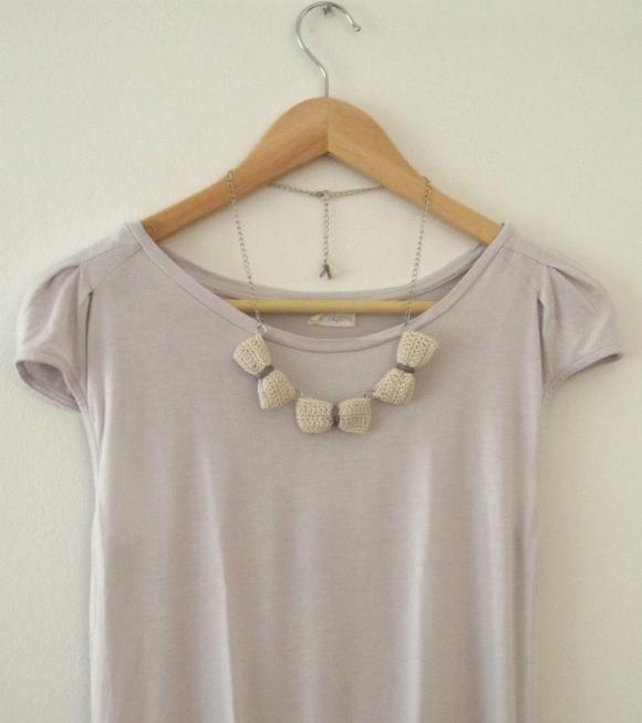 Three crochet bows necklace. Ecru and grey cotton yarn