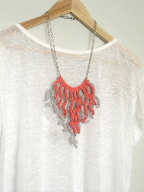 Crochet fringes necklace. Salmon pink and pale grey cotton yarn.
